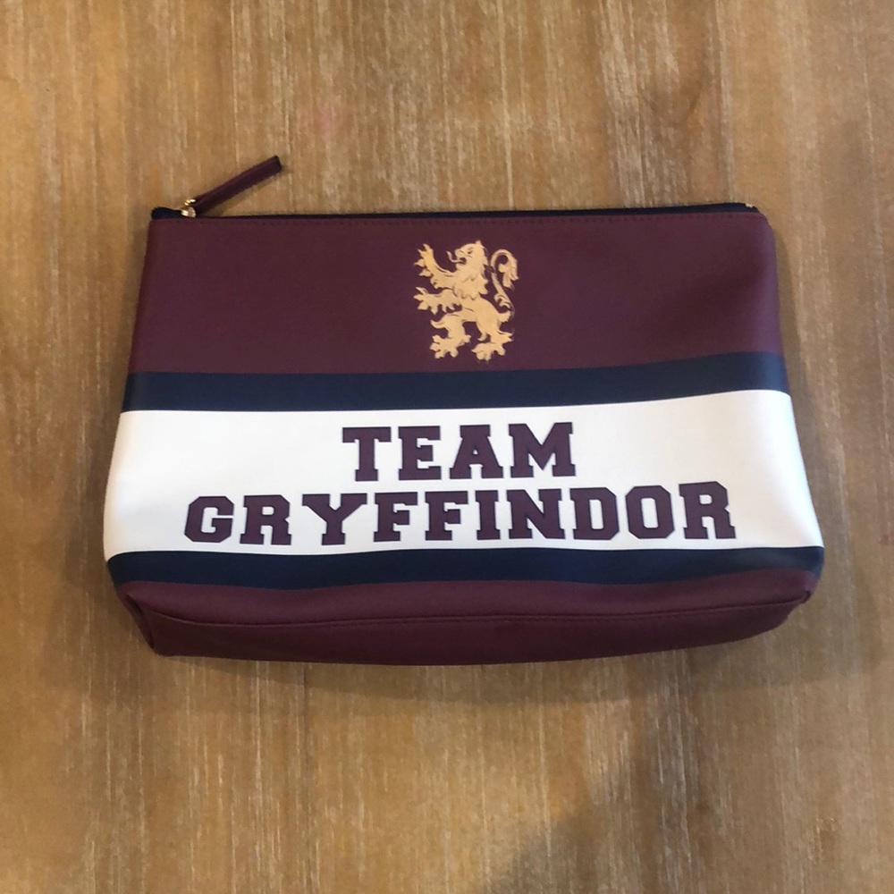 team gryffindor toiletry bag